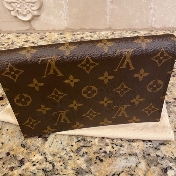Louis Vuitton Flor Chain Bag - Picture 12 of 16